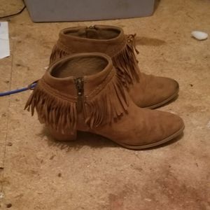 I am selling shoes that I do not need
